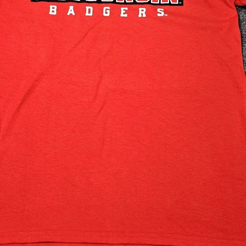 Wisconsin Badgers TShirt Mens Medium Red NCAA Collegiate Madison NCAA University